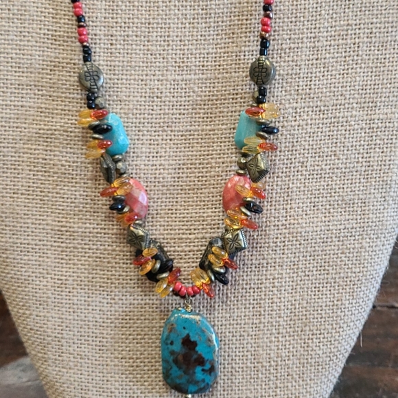 Beautiful Turquoise Stone Necklace - Picture 2 of 7